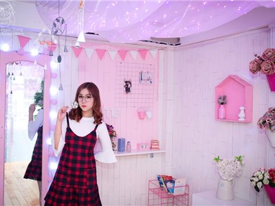 Chụp cháy máy với căn phòng màu hường tại Tâm Coffee